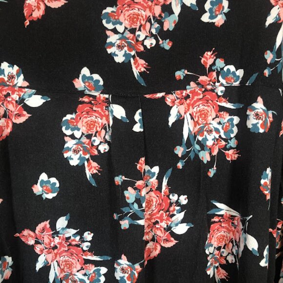 Kim Rogers Size XXL Tunic top- black with floral design - Picture 11 of 15